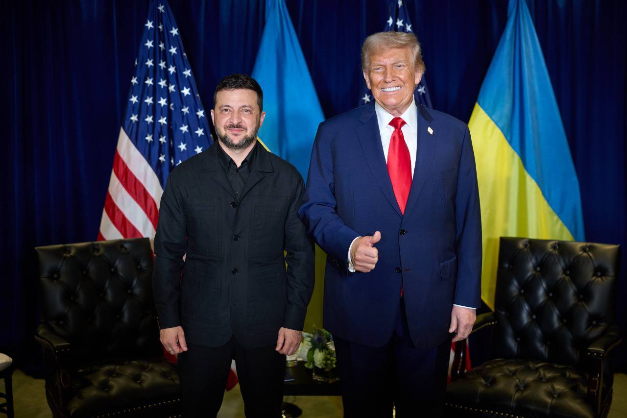 Presidentët e SHBA-së dhe Ukrainës, Donald Trump dhe Volodymyr Zelenski, në një takim të mëparshëm (foto arkivi)