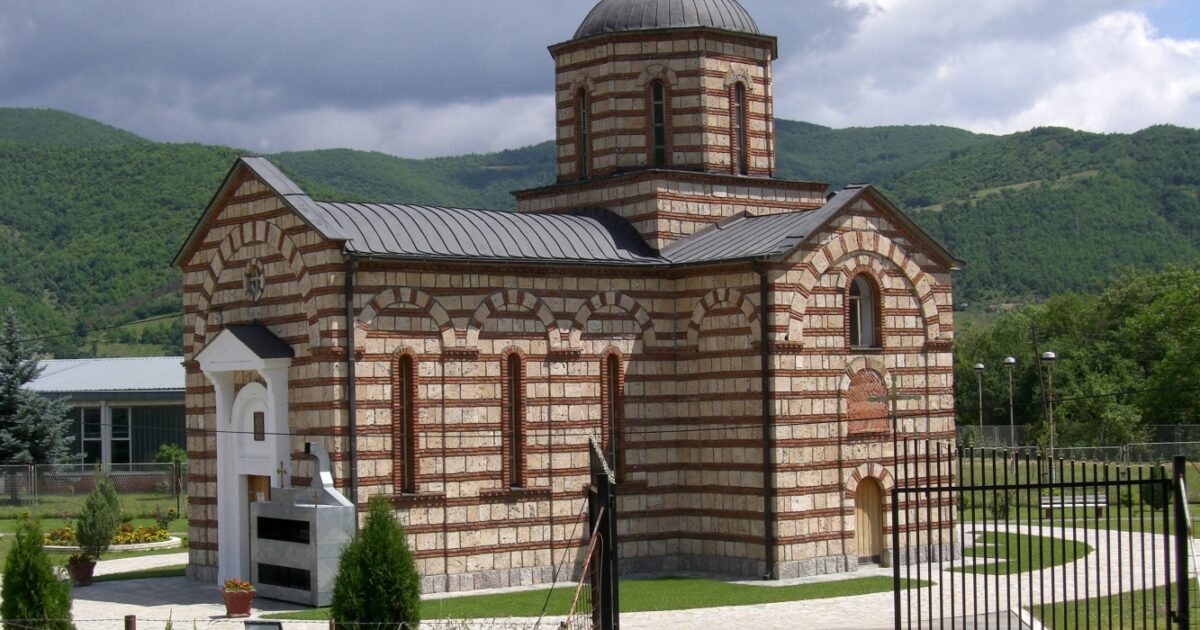 Kisha e Shën Trinisë në Zubin Potok, në veri të Kosovës