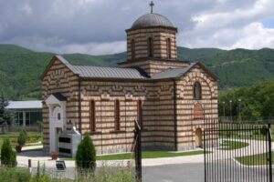 Kisha e Shën Trinisë në Zubin Potok, në veri të Kosovës
