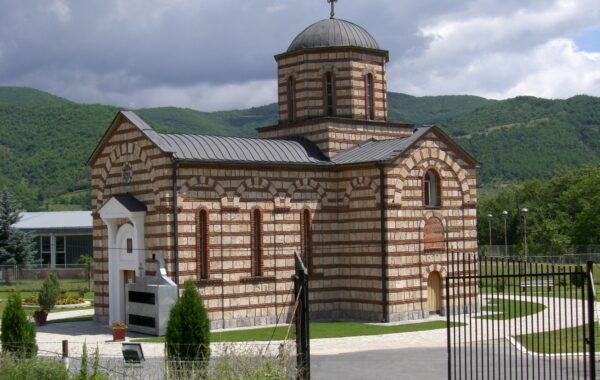 Kisha e Shën Trinisë në Zubin Potok, në veri të Kosovës