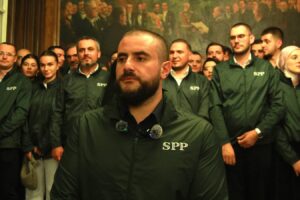 Kryetari i Partisë për Drejtësi dhe Pajtim (SPP), Usame Zukorlić, gjatë dorëzimit të listës zgjedhore me 250 kandidatë për deputetë dhe mbi 7.000 firma mbështetëse te Komisioni Republikan Zgjedhor (RIK).