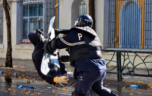 që i flet vetes dhe
