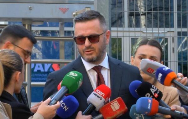në të njëjtin korridor me