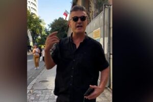 të vendosë se kush duhet