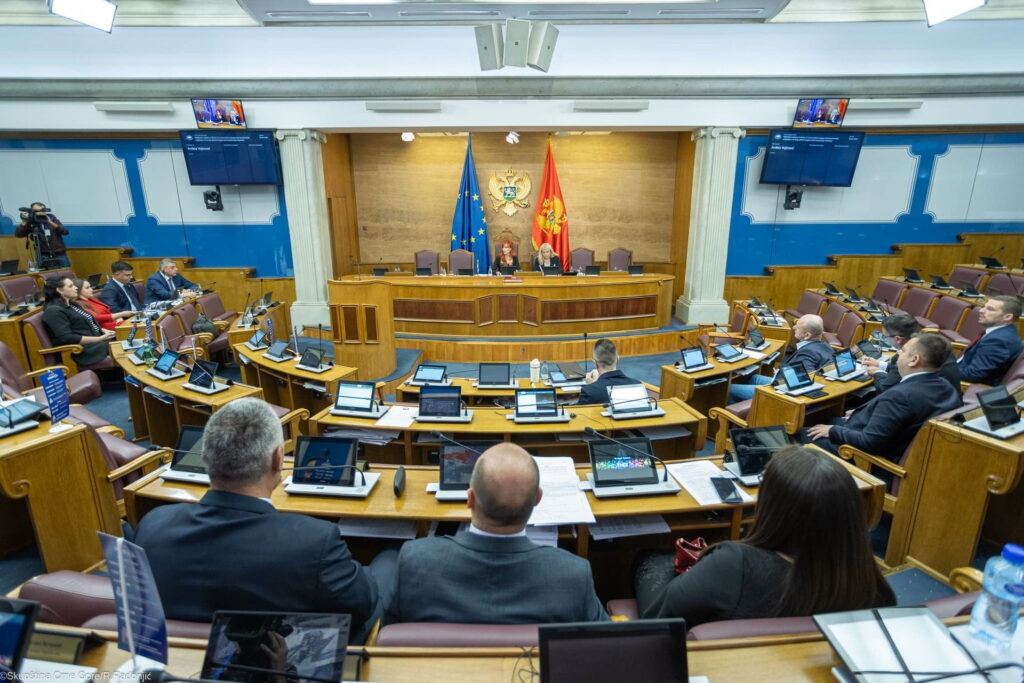 MUNGESA E OPOZITËS NË KUVEND  MBETET PA VOTIM ZGJEDHJA E DY ANËTARËVE TË KËSHILLIT GJYQËSOR