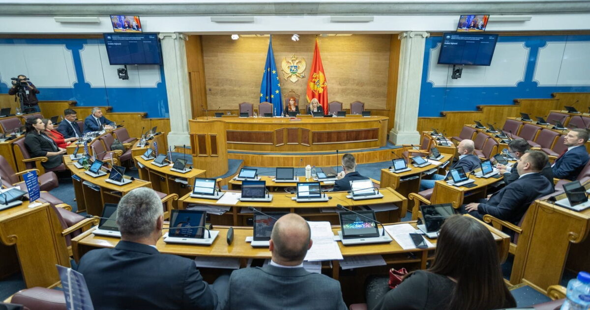 MUNGESA E OPOZITËS NË KUVEND, MBETET