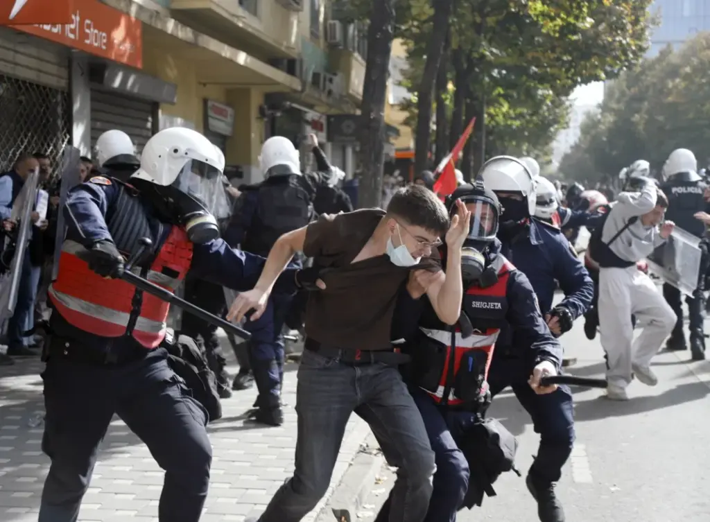  Përgjegjësia është individuale   Kryeministria distancohet nga ndërhyrjet policore gjatë protestave