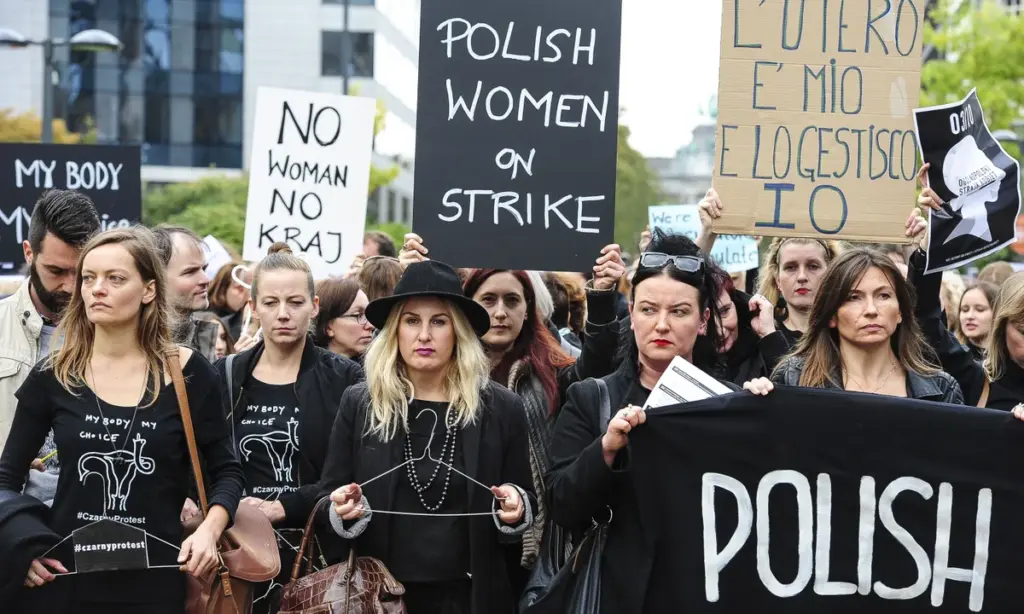 Protesta në Poloni kundër bllokimit të reformave të ligjit për abortin