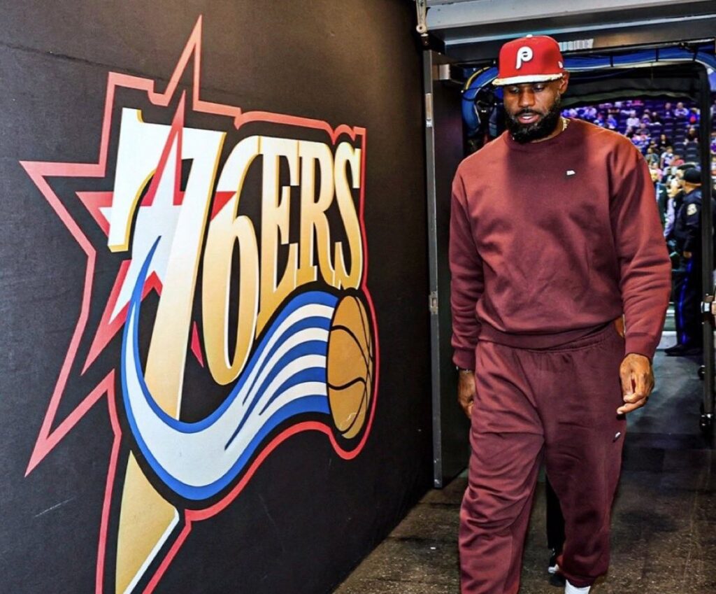 Le Bron James debuton me Phila n  Brooklyn prish festën duke fituar 114 108 