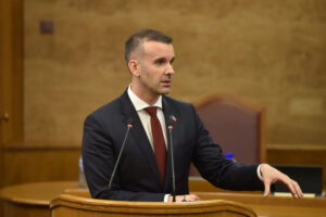 DHE MARRËDHËNIET ME KROACINË