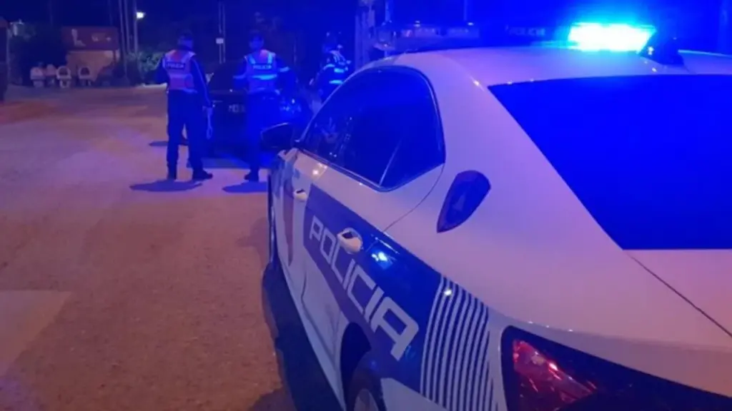 Gjermani sulmon me thikë dy policë në Malësi të Madhe  dyshohet se i hodhi benzinë makinës së një të riu