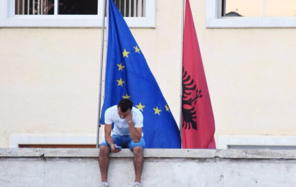 të ndërtojmë urat e dialogut