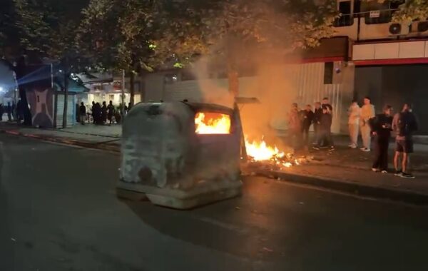 Kaos në rrugët e Tiranës, protestuesit