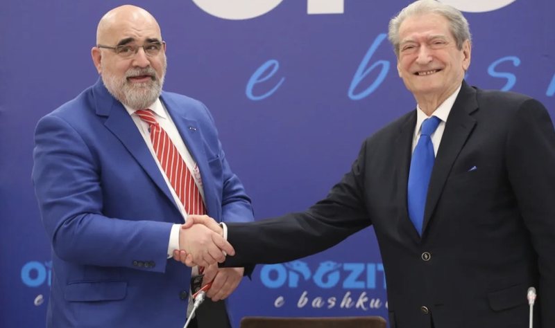 Mother Jones  Zyrtarët e Trump e pritën në Dallas Sali Berishën e shpallur  non grata   nën ndikimin e LaCivit�
