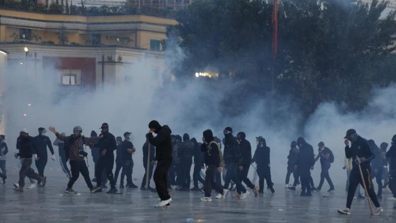 Të huaj të përfshirë në protestat në Tiranë  Nura ngre alarmin  Ka një skenar të organizuar  të zbulohet kush qëndron