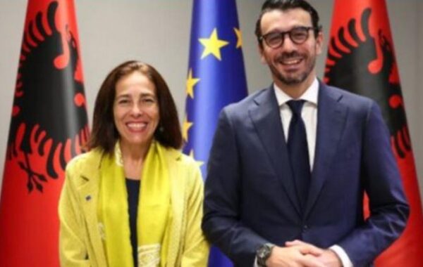 ambasadorja e