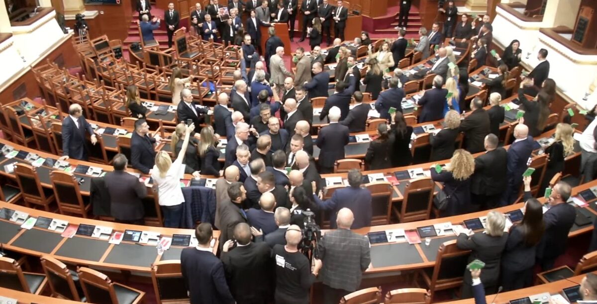 20 deputetëve të PD