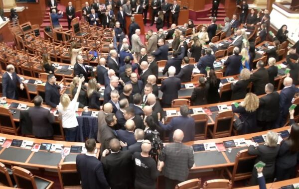20 deputetëve të PD
