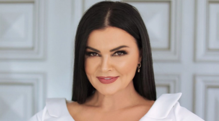 Reagon këngëtarja Eli Fara  Jam e lënduar  por nuk kam arsye të turpërohem  Turpi u përket atyre që filmojnë