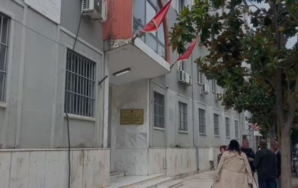 25 mijë lekë në