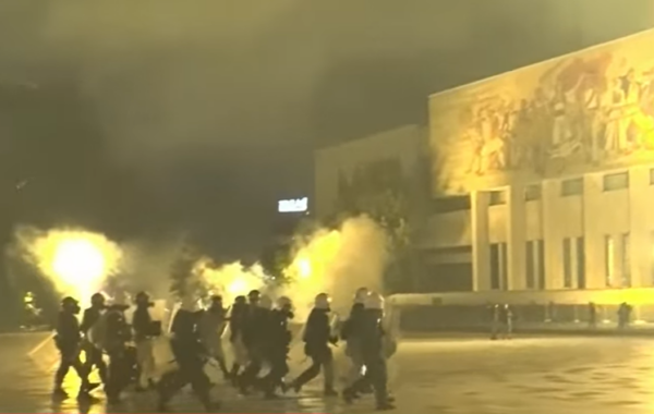 Protesta/ Shëndetësia: 6 të lënduar, mes