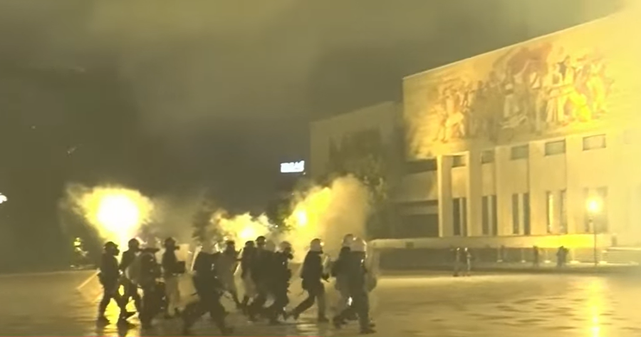 Protesta/ Shëndetësia: 6 të lënduar, mes