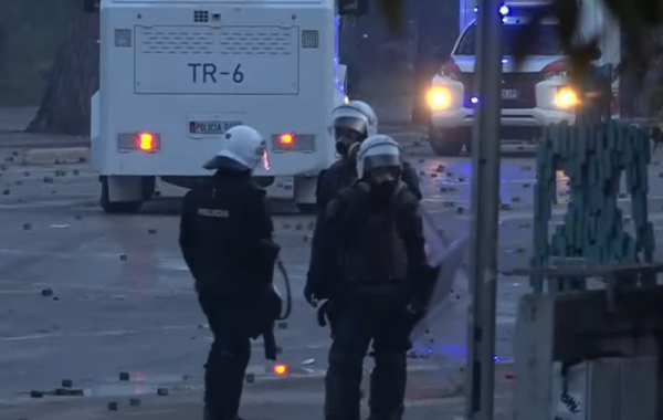Protestuesit e maskuar