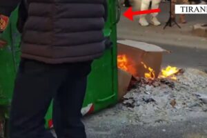 një grua dhe një djalë,