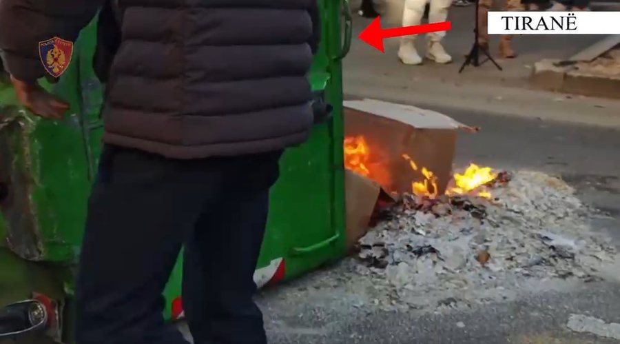 Arrestohen një grua dhe një djalë  Policia  Sulmuan Ministrinë e Arsimit dhe dogjën kazanë mbeturinash