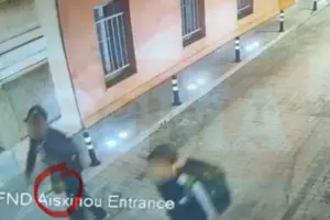 dhe dy grekë