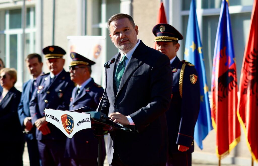 Demo në Akademinë e Sigurisë  Brezi i ri do të jetë pjesë e transformimit  Rritje e pagave për Policinë e Shtetit