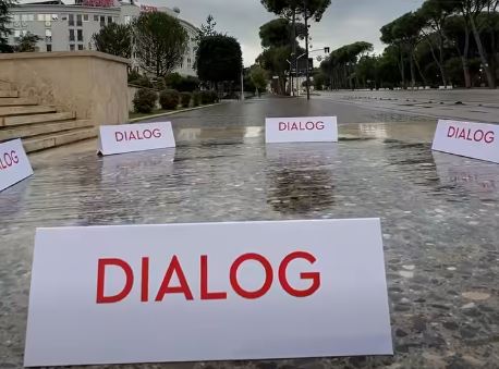 Protesta/ Rama fton sërish studentët në