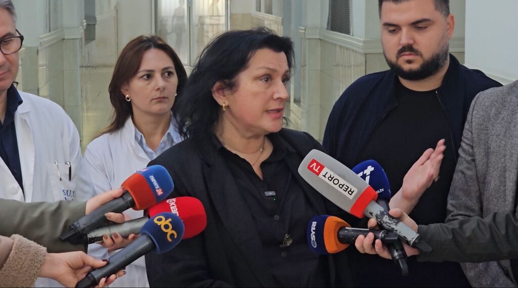  28 vjeçari i plagosur në sy do të kurohet në Itali   shefja e Shërbimit të Okulistikës në QSUT  Gjendja është më e stabilizuar