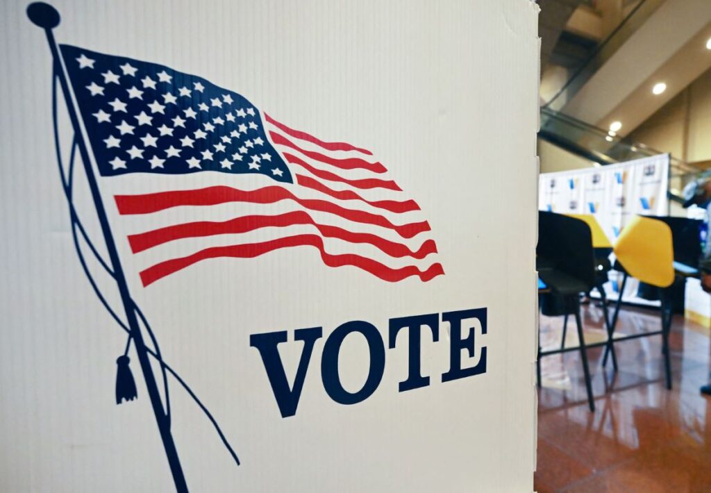 Gjykata hedh poshtë kërkesën Departamentit të Drejtësisë të Trump për 20 000 fletëvotimet në Kaliforni