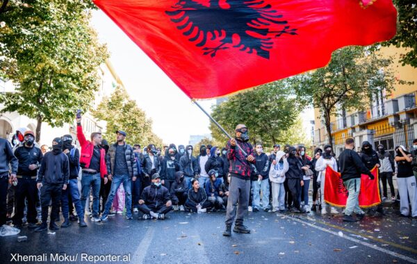për shmangien e përgjegjësisë politike