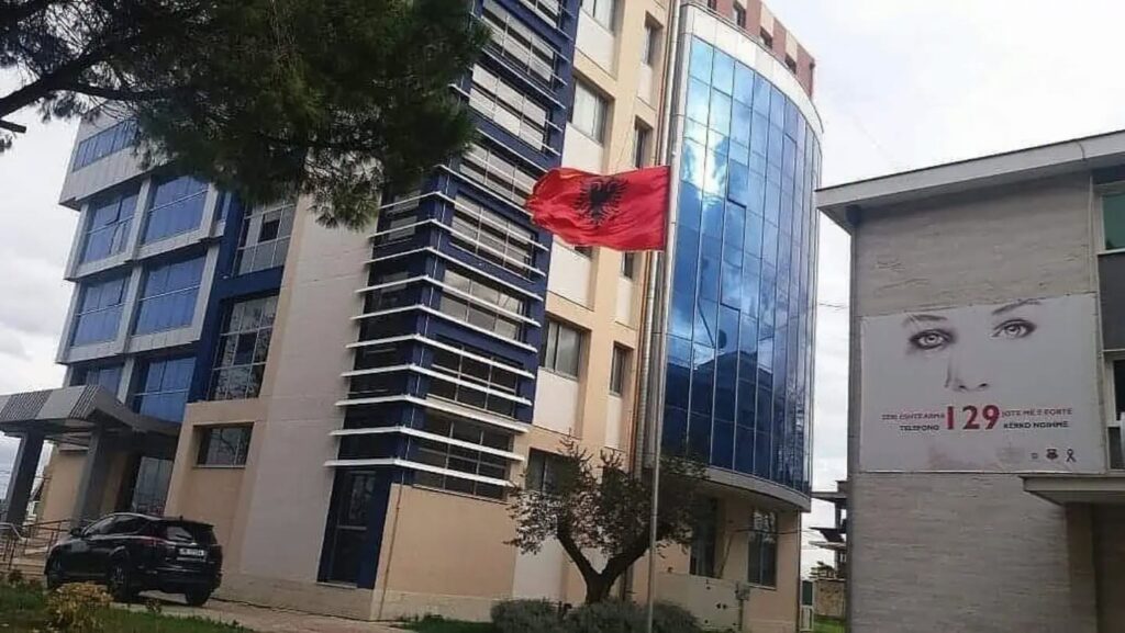 Kanosi për dy vite një 73 vjeçar për t i marrë para  arrestohet 41 vjeçari në Fier