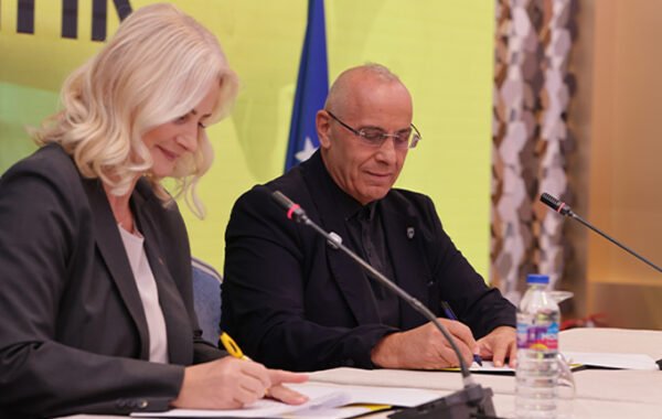 FFK nënshkruan marrëveshje sponsorizimi me Raiffeisen