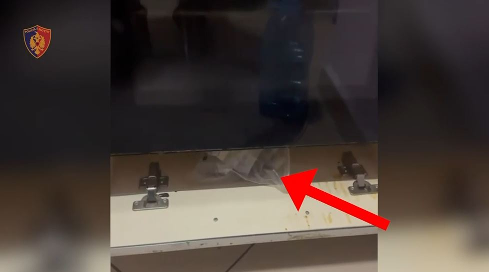 Kapet me dhjetëra doza kanabisi pranë një shkolle në Shkodër  arrestohet 15 vjeçari  VIDEO 