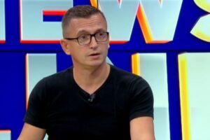 në funksion të luftës politike