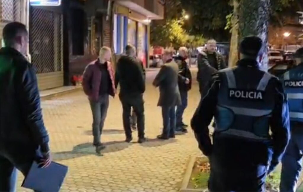 Plagoset me thikë një 60 vjeçar në Korçë  policia kap autorin e dyshuar
