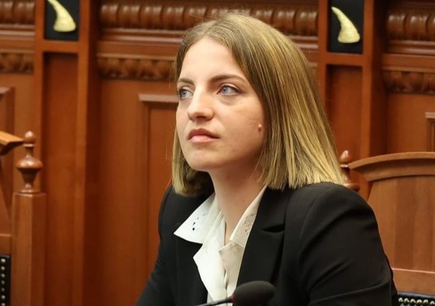Marjana Koçeku letër të hapur diplomatëve  Hetim dhunës policore ndaj studentëve dhe identifikim i personave civilë në protesta