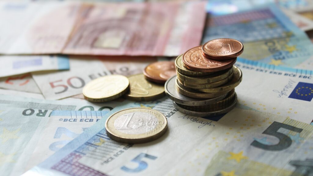 Pagat reale pritet të bien në ekonomitë kryesore europiane  Gjermania bën përjashtim