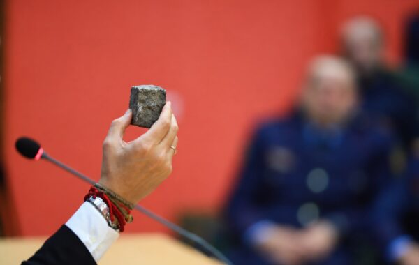 Rama, dorëhiqu! Se me votë nuk