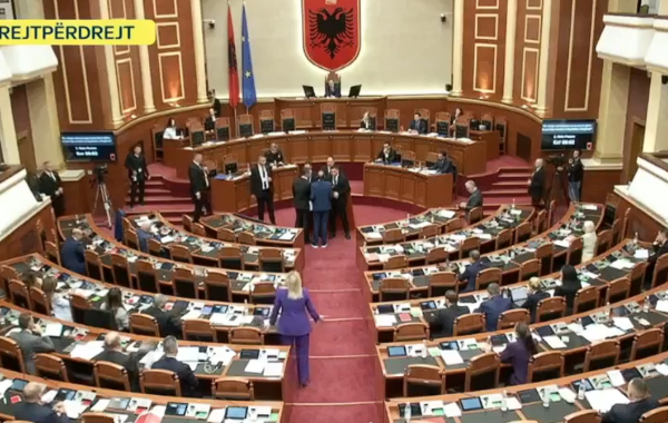 Bardhi: Kush ua jep të