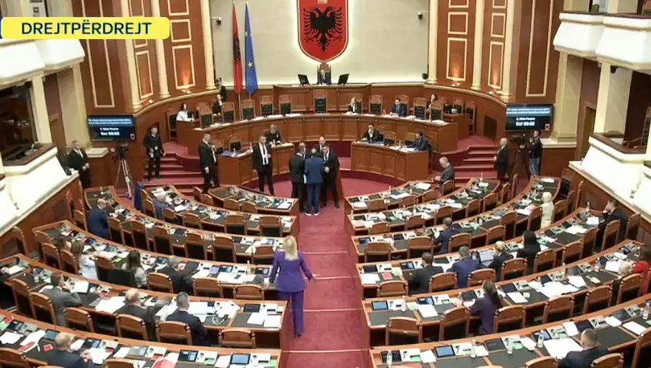 Bardhi: Kush ua jep të