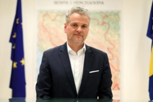 DEPUTETËT TREGUAN PËRGJEGJËSI DHE GATISHMËRI