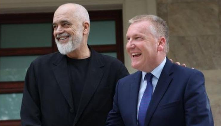 Komisioneri McGrath pas takimit me Ramën  Shqipëria e ka vendin në BE  është në krye të procesit të anëtarësimit