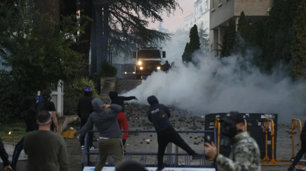  Mosha e mitur nuk i përjashton nga përgjegjësia penale    Ministria e Brendshme për dhunën në protesta  Prindërit du