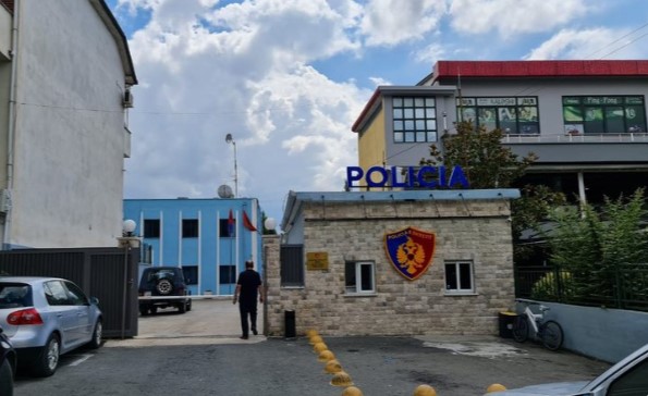 Dhunohet efektivi i policisë në Krujë  dyshohet se komunikonte me një 18 vjeçare