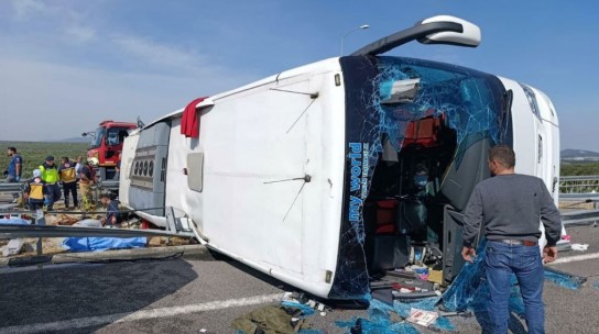 Tragjedi në Turqi  11 të vdekur dhe 27 të plagosur nga përplasja e një autobusi